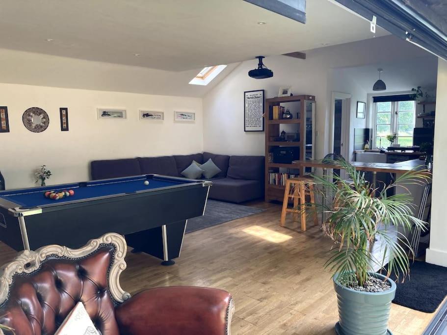 Crossing Retreat - Pool Table, Projector, Barn Villa Tunstead  Luaran gambar